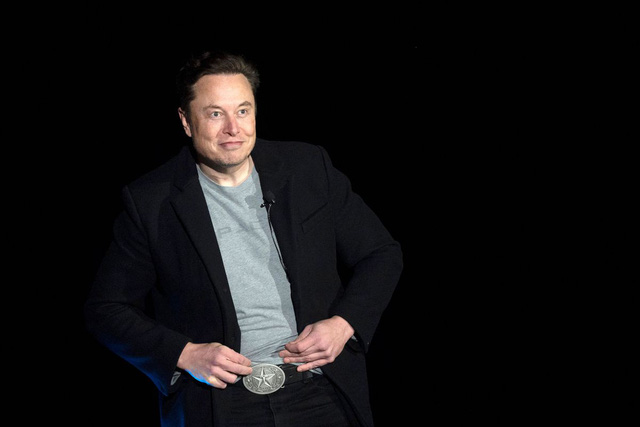  Elon Musk và em trai bị điều tra giao dịch nội gián, bán chui cổ phiếu Tesla trước khi dìm giá xuống  - Ảnh 1.