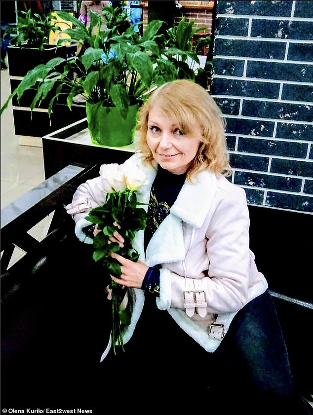 Người phụ nữ biểu tượng về sự tàn phá ở Ukraine: Hình ảnh before - after gây khắc khoải - Ảnh 9. Người phụ nữ biểu tượng về sự tàn phá ở Ukraine: Hình ảnh before - after gây khắc khoải - Ảnh 9.