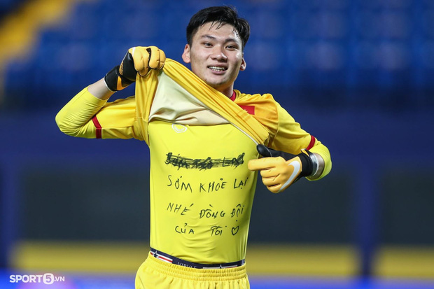  Trước giờ G trận U23 Việt - Thái Lan, chiếc áo đấu với thông điệp của thủ môn Xuân Hoàng gây sốt trở lại: Thấy thương thật! - Ảnh 1.