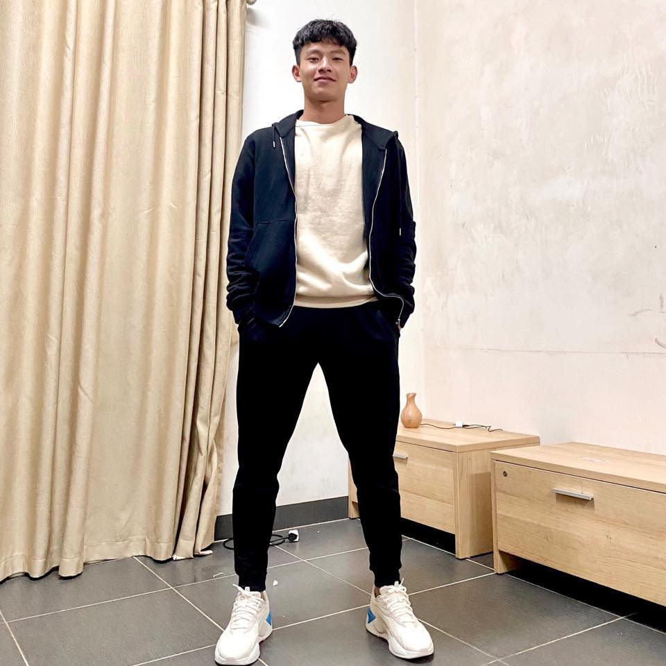 Cầu thủ áo số 21 của U23 Việt Nam đốn tim fangirl: Đẹp trai, học giỏi y như cái tên - Ảnh 4. Cầu thủ áo số 21 của U23 Việt Nam đốn tim fangirl: Đẹp trai, học giỏi y như cái tên - Ảnh 4.