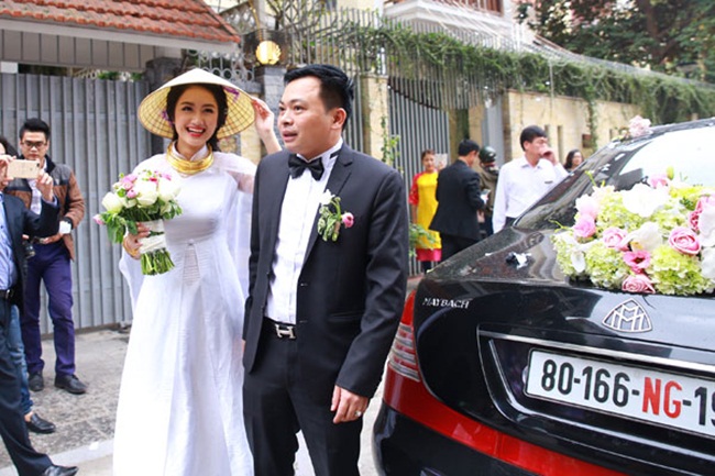 Hoa hậu đăng quang không lâu đã cưới lãnh đạo FLC hơn 19 tuổi giờ ra sao? - Ảnh 2. Hoa hậu đăng quang không lâu đã cưới lãnh đạo FLC hơn 19 tuổi giờ ra sao? - Ảnh 2.
