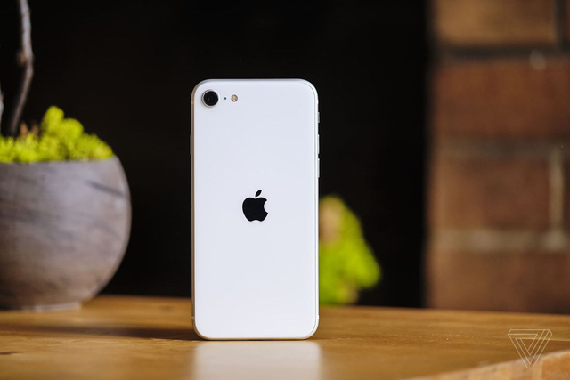  Giá iPhone SE 2022 có thể chỉ từ 300 USD  - Ảnh 1.