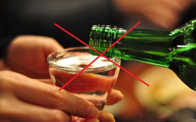 Uống rượu có sát khuẩn họng, ngăn ngừa lây nhiễm COVID-19? - Ảnh 3.
