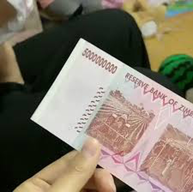 L&igrave; x&igrave; cho ch&aacute;u 5 tỷ tiền mặt, người cậu h&agrave;o ph&oacute;ng vẫn bị cả nh&agrave; tổng sỉ vả sau khi biết gi&aacute; trị thực - Ảnh 1.