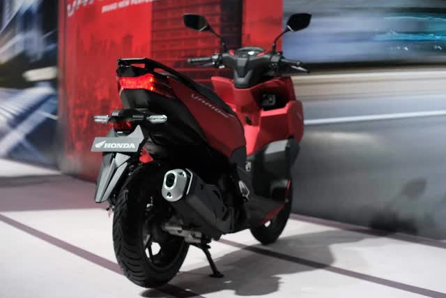 Ảnh thực tế Honda Vario 2022 vừa ra mắt: Làm khó Yamaha NVX, nhiều nâng cấp, sớm được đại lý tư nhân đưa về Việt Nam - Ảnh 8.