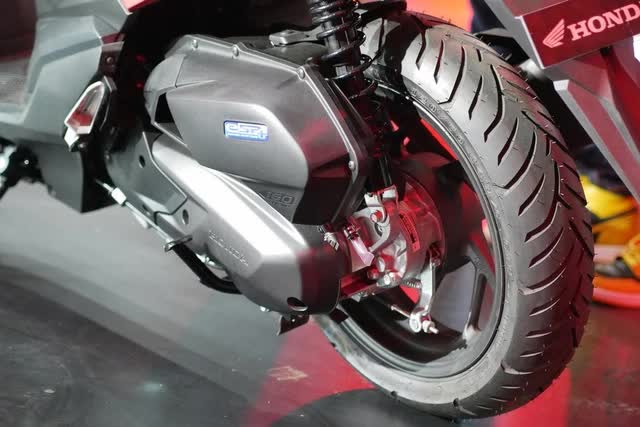 Ảnh thực tế Honda Vario 2022 vừa ra mắt: Làm khó Yamaha NVX, nhiều nâng cấp, sớm được đại lý tư nhân đưa về Việt Nam - Ảnh 10.