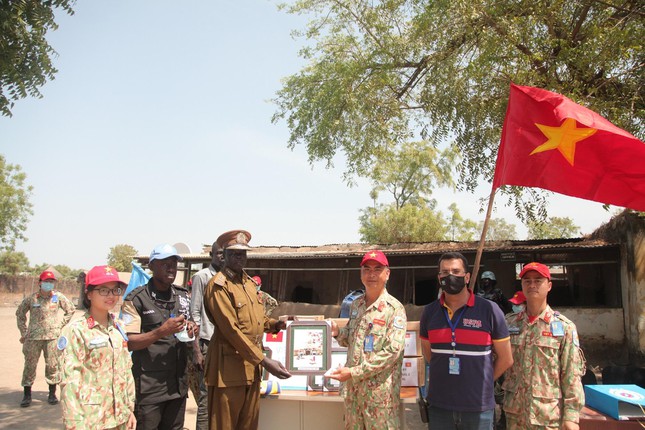 Lính mũ nồi xanh Việt Nam sưởi ấm trái tim tù nhân Nam Sudan - Ảnh 7.