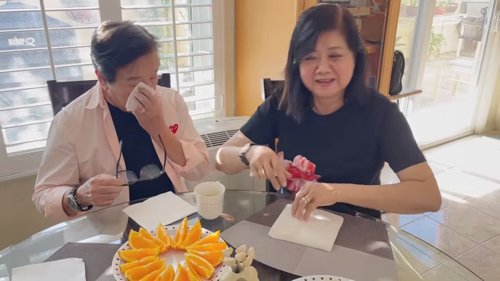 Tôi hay hỏi Elvis Phương: Anh thương em thật hay sợ em chết sớm bỏ anh - Ảnh 1. Tôi hay hỏi Elvis Phương: Anh thương em thật hay sợ em chết sớm bỏ anh - Ảnh 1.