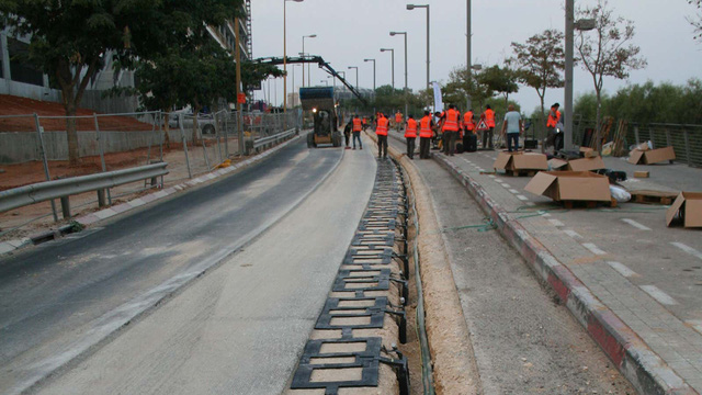 Xây dựng tuyến đường dài 1,6 km có khả năng sạc xe điện tại Mỹ - Ảnh 4.