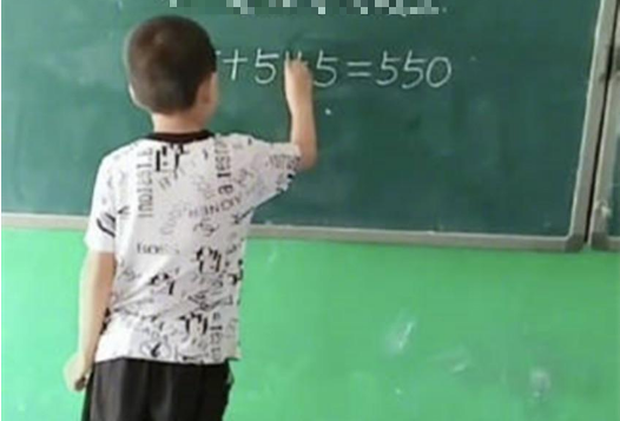 Bài toán tiểu học: Biến 5+5+5=550 thành đúng, cách làm của học sinh đã chứng minh IQ cực cao! - Ảnh 3.