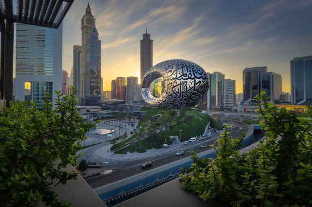 Dubai chơi lớn xây Bảo tàng có hình dáng kỳ lạ nhất thế giới, bên trong hiện đại như phim viễn tưởng - Ảnh 3.