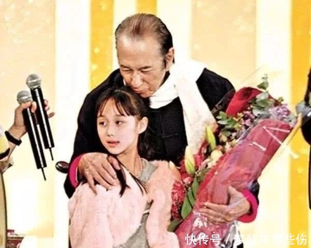 Con gái út “đi lùi mới về đích” của vua sòng bài Macau: 12 tuổi được cha tặng dinh thự, sống sang chảnh hơn công chúa, visual lại còn như idol - Ảnh 3.