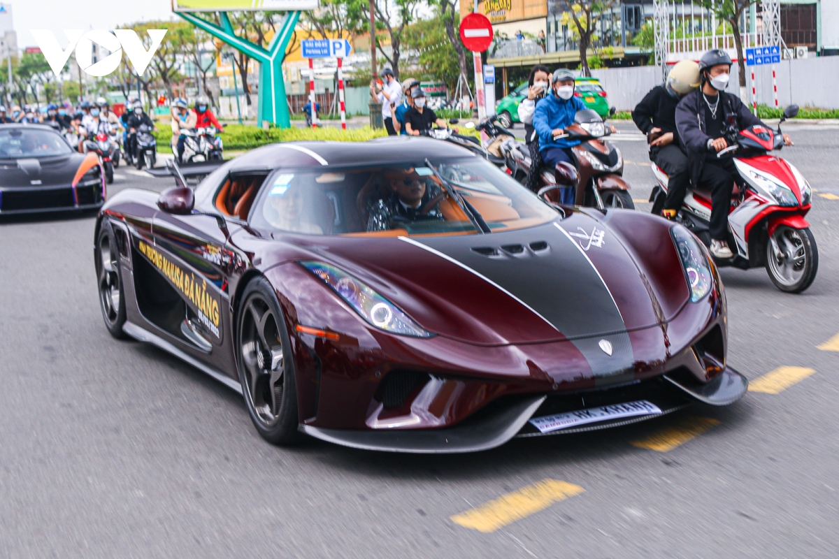 H&igrave;nh ảnh d&agrave;n si&ecirc;u xe hơn 500 tỷ đồng tr&ecirc;n phố Đ&agrave; Nẵng - Ảnh 1.