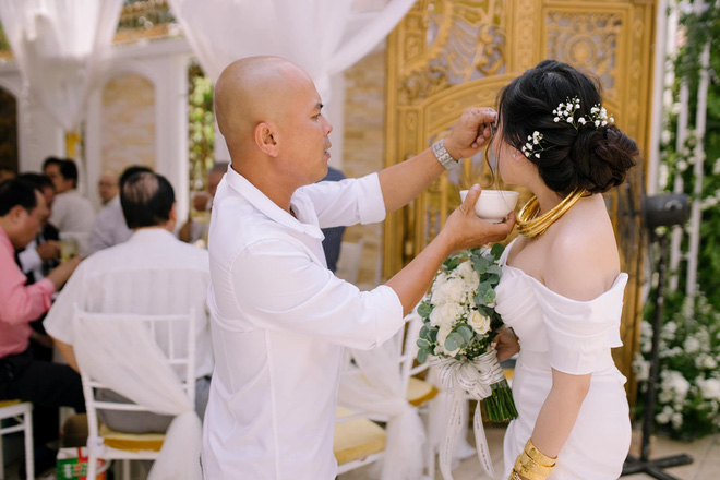 Before the shocking wedding, 10 billion brides in Soc Trang held an engagement ceremony filled with gold and diamonds - Photo 6.