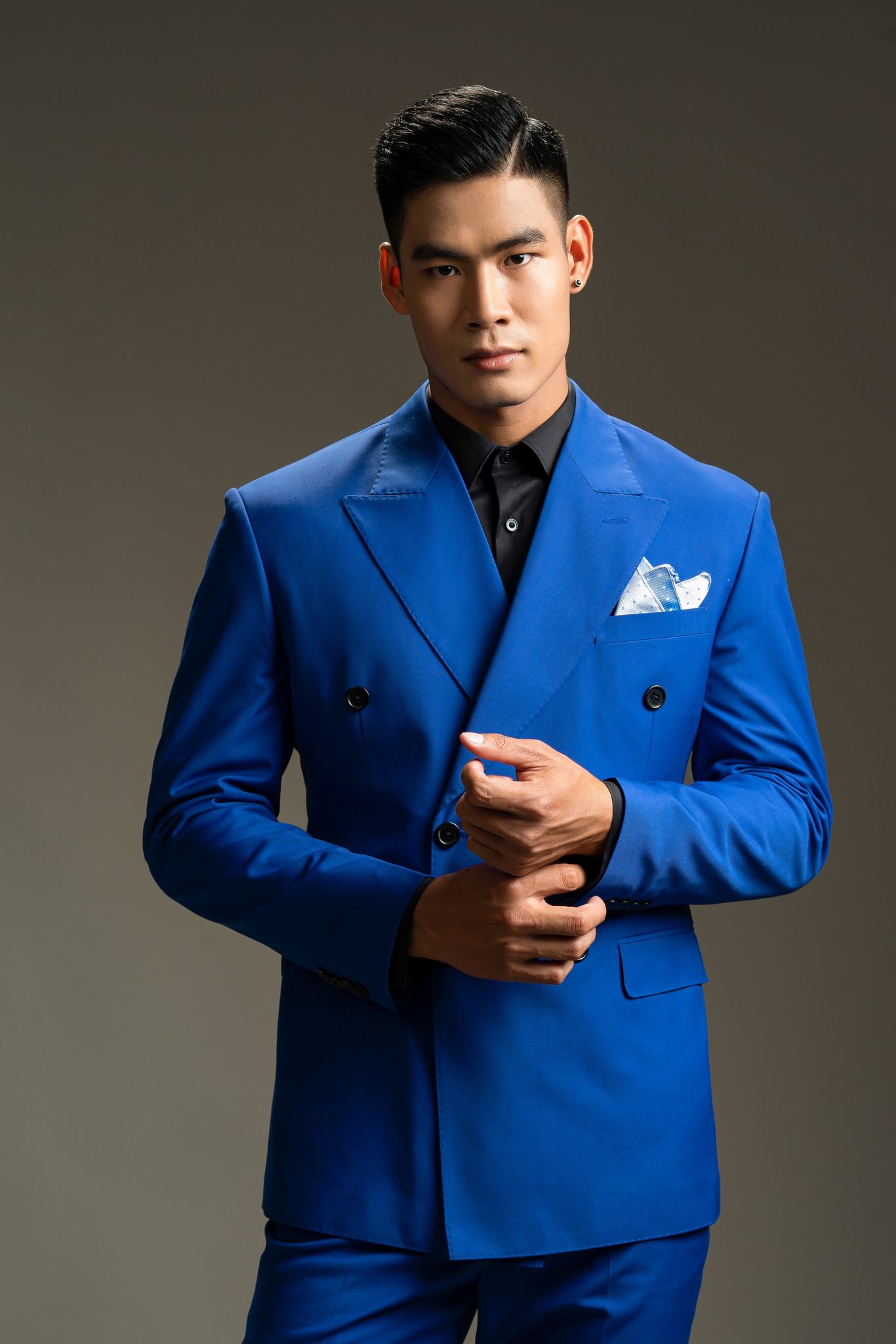 Đại diện Mister Global Việt Nam Danh Chiếu Linh tung ảnh lịch lãm với vest  - Ảnh 5.