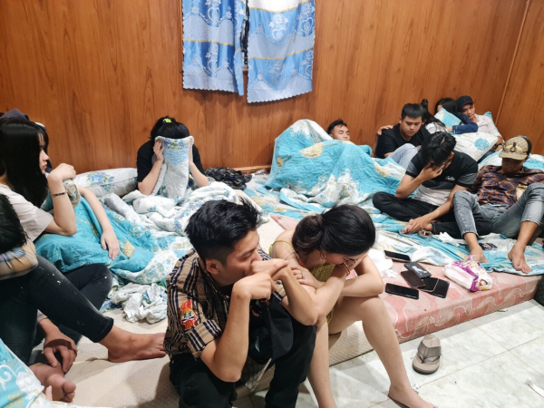 20 people tested positive for drugs in a hotel in Tien Giang - Photo 1.