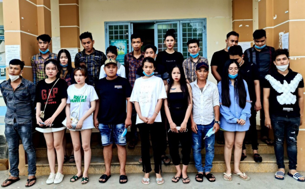 20 people tested positive for drugs in a hotel in Tien Giang - Photo 2.