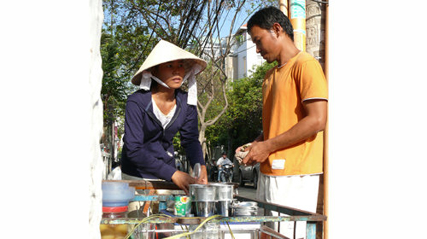 Đời thực mưu sinh vất vả bên vợ của Thạch Kim Long - thầy lang Páo Bão ngầm - Ảnh 2.