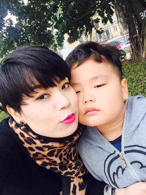 Xuan Bac's son cried and promised not to play with bad friends after being discovered by his mother to see photos 18+ - Photo 1.