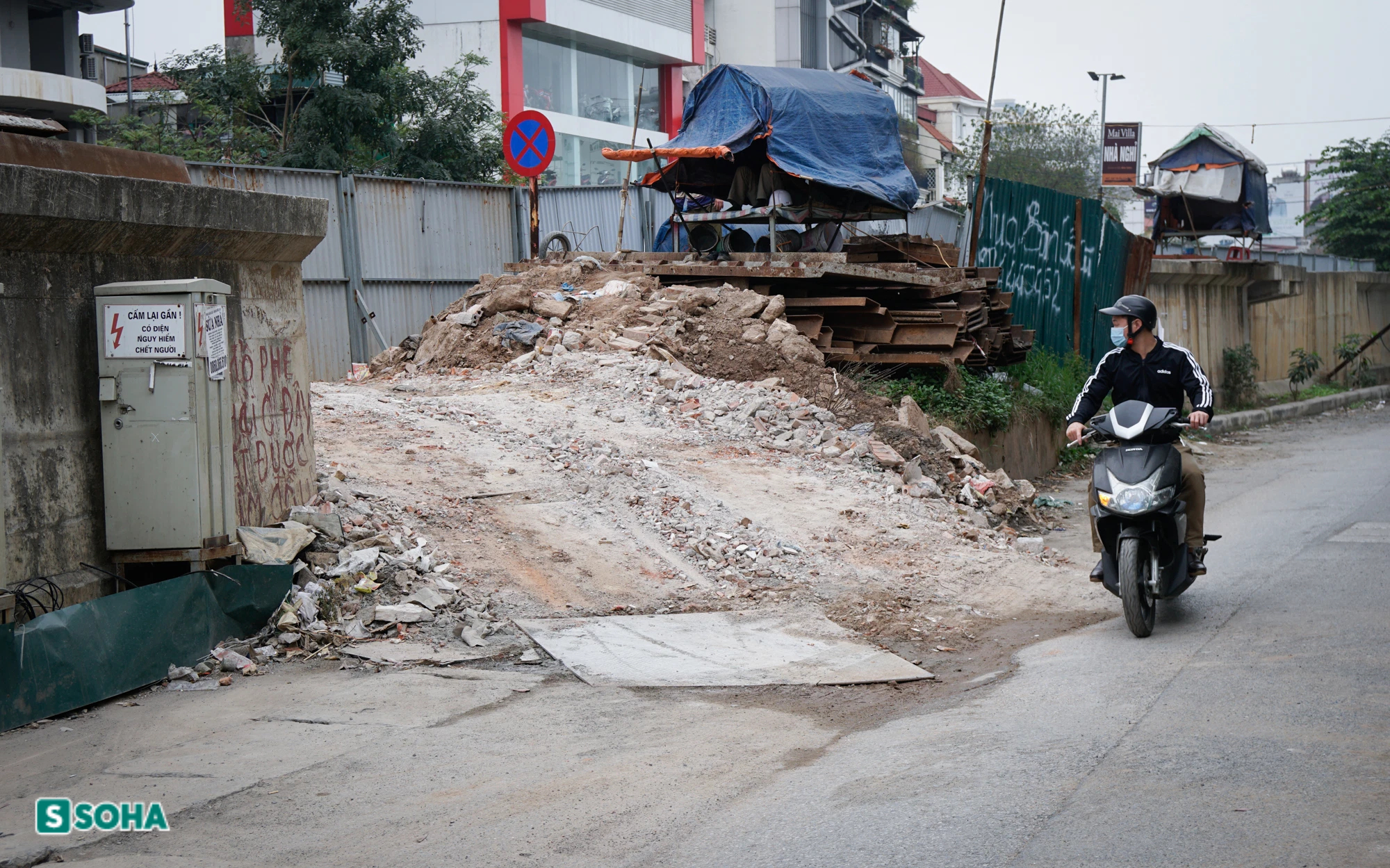 Dự án đường 815 tỷ đồng ở Hà Nội đắp chiếu 2 năm, nhiều nhà không dám mở cửa - Ảnh 9.