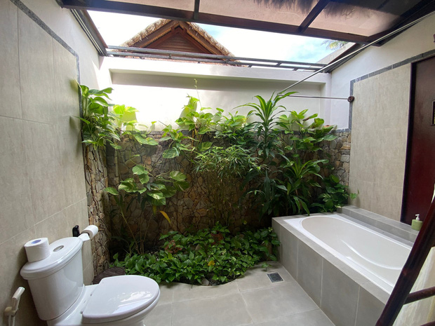 Dân mạng hạn hán lời với thiết kế giếng trời cho nhà vệ sinh: Chẳng lẽ đi toilet phải đội mũ, bịt mặt chống nắng như ninja? - Ảnh 6.