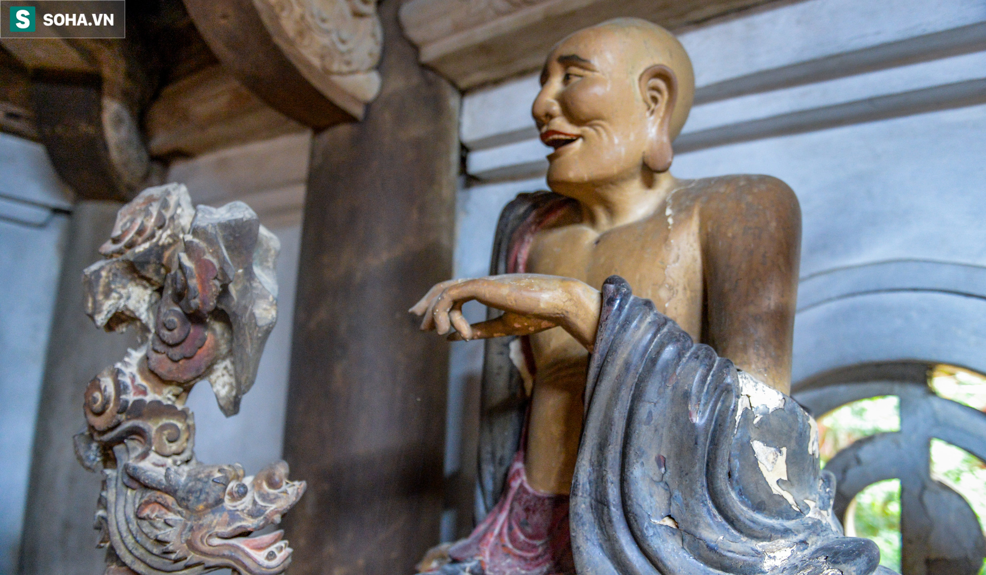 Cận cảnh các vị La Hán chùa Tây Phương xuống cấp nghiêm trọng, bong tróc hết lớp sơn son - Ảnh 9.