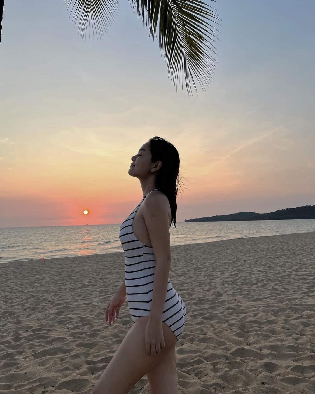 Phạm Quỳnh Anh tung ảnh bikini, khoe dáng sau tin đồn mang thai - Ảnh 3.