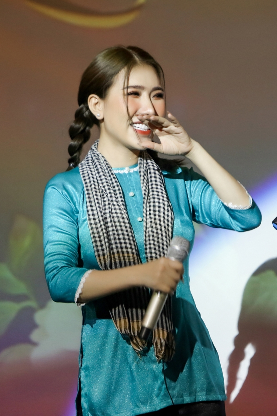 Hoàng Y Nhung cháy hết mình trong minishow kỷ niệm 11 năm ca hát - Ảnh 4.