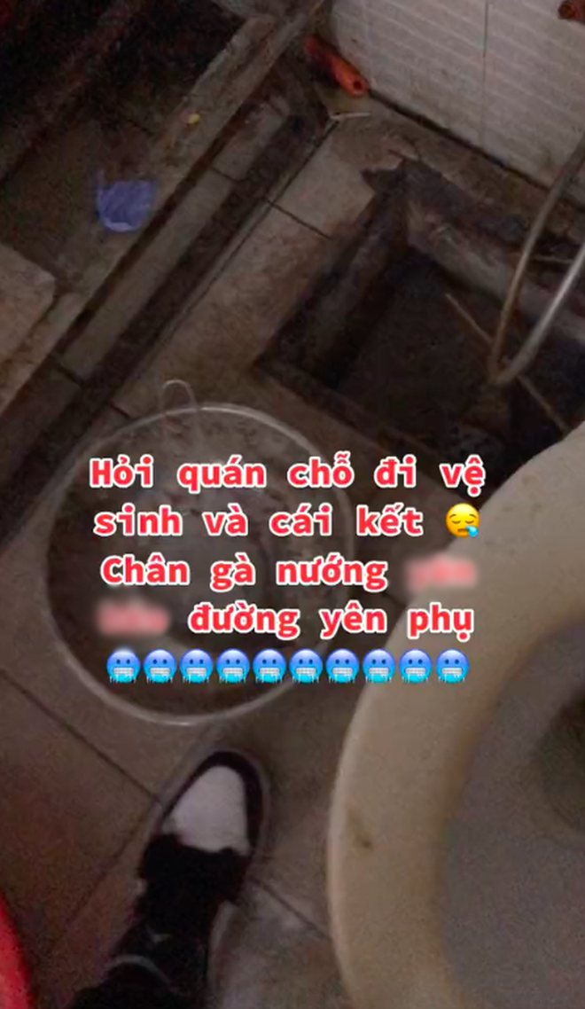 Vào quán chân gà nướng nổi tiếng hỏi chỗ đi vệ sinh, khách bước vào thì “phát run” với cảnh tượng trước mặt - Ảnh 3.