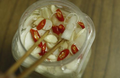 How to soak bamboo shoots with white chili, crispy, delicious - Photo 9.