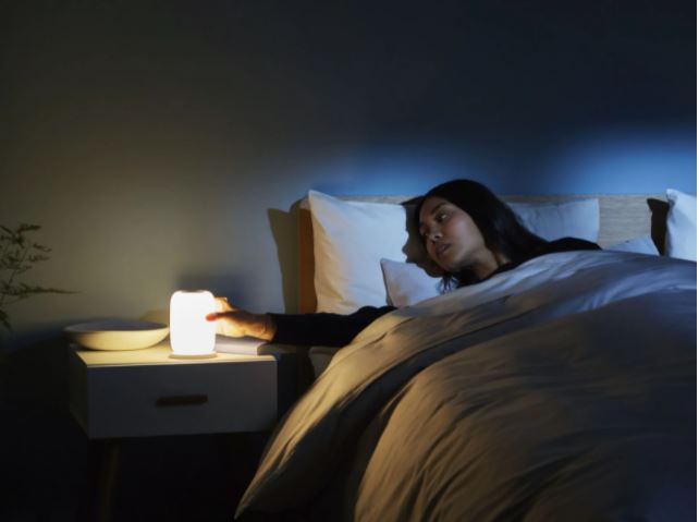 Đèn ngủ ban đêm, dù là loại ánh sáng yếu cũng đang âm thầm ảnh hưởng tới sức khỏe của bạn - Ảnh 1.