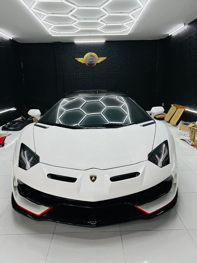 Young master Dak Lak converted Lamborghini Aventador Roadster into the first SVJ limited edition in Vietnam - Photo 1.