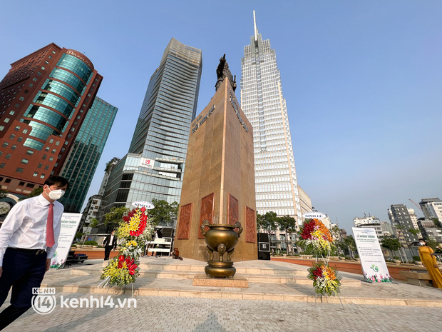 TP.HCM đặt lại lư hương tại tượng đài Trần Hưng Đạo trong công viên Mê Linh - Ảnh 1.