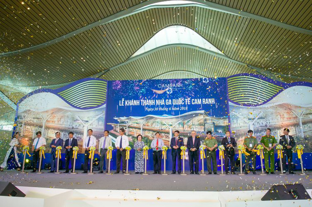   Once the goose that laid golden eggs, Mr. Johnathan Hanh Nguyen's Cam Ranh International Terminal lost a negative equity after only 2 years of Covid - Photo 1.