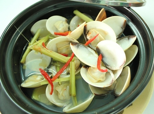 What effect does eating clams during pregnancy have on the mother and fetus?  - Photo 1.