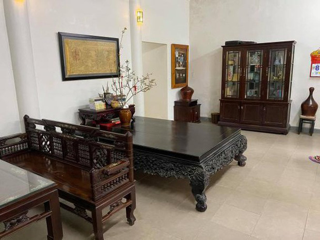  Cận cảnh căn biệt thự về hưu 21 tỷ của ca sĩ Long Nhật: Phòng khách treo sắc phong của triều đình nhà Nguyễn, nằm giữa vùng đất vàng của cố đô Huế  - Ảnh 11.