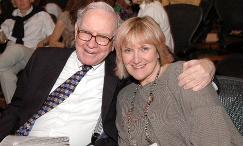 The only daughter of Warren Buffett's family: Over 20 years old, she knew her father was a billionaire, 
