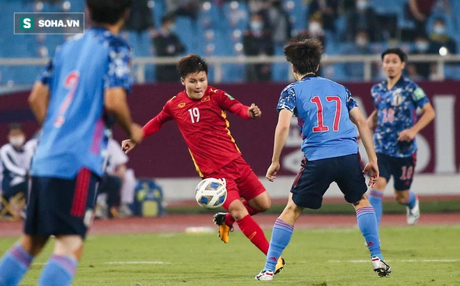 Sad for Vietnamese football when Mr. Park got greedy and left the tray, instead of letting go of the iron hunter.. - Photo 3.