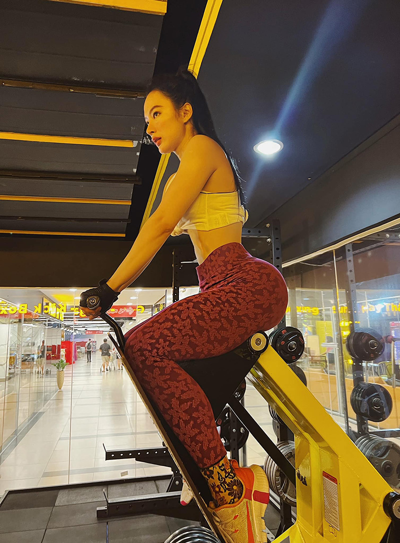 Angela Phương Trinh mặc sexy táo bạo trở lại sau nhiều năm tu tập, ăn chay - Ảnh 4. Angela Phương Trinh mặc sexy táo bạo trở lại sau nhiều năm tu tập, ăn chay - Ảnh 4.