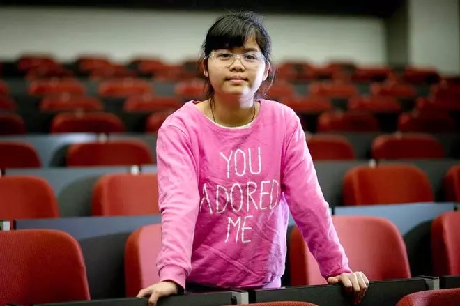 Single mother raising 2 children, 12-year-old Vietnamese-born prodigy passed the top 1% university in the world, so excellent that the school had to send its own security team to protect - Photo 2.