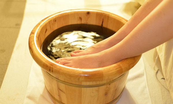 Hot foot bath: Very good and extremely toxic, you know it, lest you regret it too late - Photo 4.