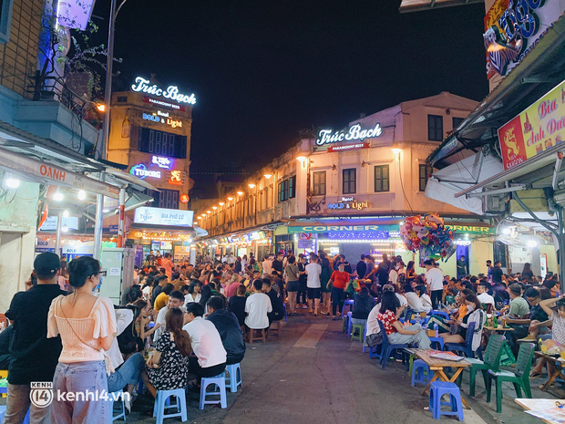 Con phố sôi động nhất về đêm ở Hà Nội hồi sinh mãnh liệt sau hơn 1 năm kinh doanh ảm đạm - Ảnh 13.