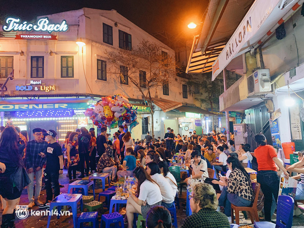 Con phố sôi động nhất về đêm ở Hà Nội hồi sinh mãnh liệt sau hơn 1 năm kinh doanh ảm đạm - Ảnh 15.