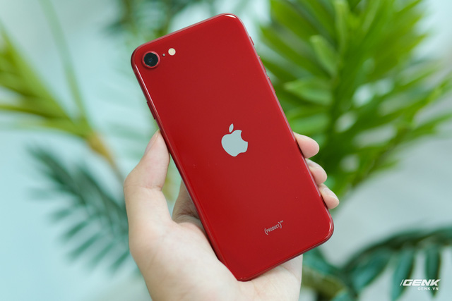  Trên tay iPhone SE 2022 tại Việt Nam: Chiếc iPhone nhàm chán nhất của Apple  - Ảnh 15.