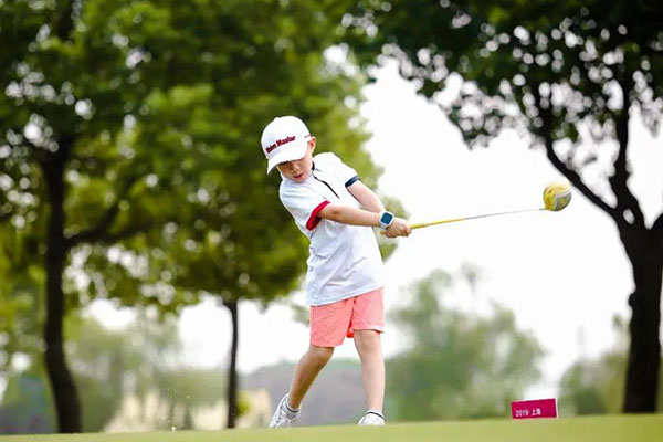 Giới nhà giàu Trung Quốc đổ xô cho con đi học golf, khóa đào tạo CEO: Lớp học sang chảnh có giá trên trời nhưng chuyên gia lại lắc đầu ngán ngẩm - Ảnh 4.