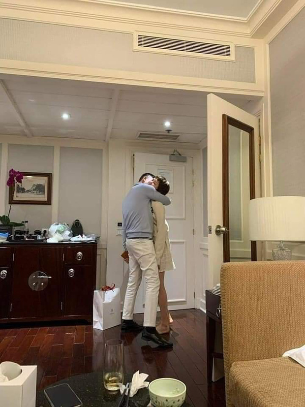 Tình duyên đầy tai tiếng của Hiền Hồ: Vướng nghi vấn gài Soobin Hoàng Sơn, sốc nhất là hình ảnh sát rạt tình tứ bên đại gia U60! - Ảnh 24. Tình duyên đầy tai tiếng của Hiền Hồ: Vướng nghi vấn gài Soobin Hoàng Sơn, sốc nhất là hình ảnh sát rạt tình tứ bên đại gia U60! - Ảnh 24.