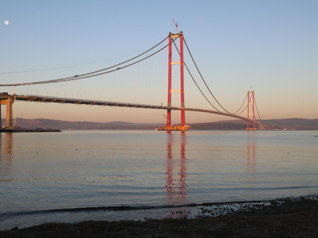 Vượt mặt Nhật Bản, Thổ Nhĩ Kỳ khánh thành cây cầu treo dài nhất thế giới nối đôi bờ Á - Âu - Ảnh 5.