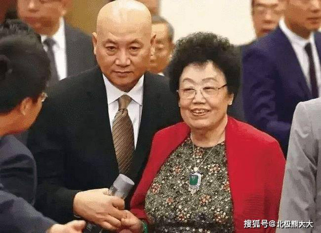 Revealing the life of Tang Tang's proud son-in-law: The billionaire's wife over 11 years old declared 3 regulations, 32 years did not dare to joke a word - Photo 5.