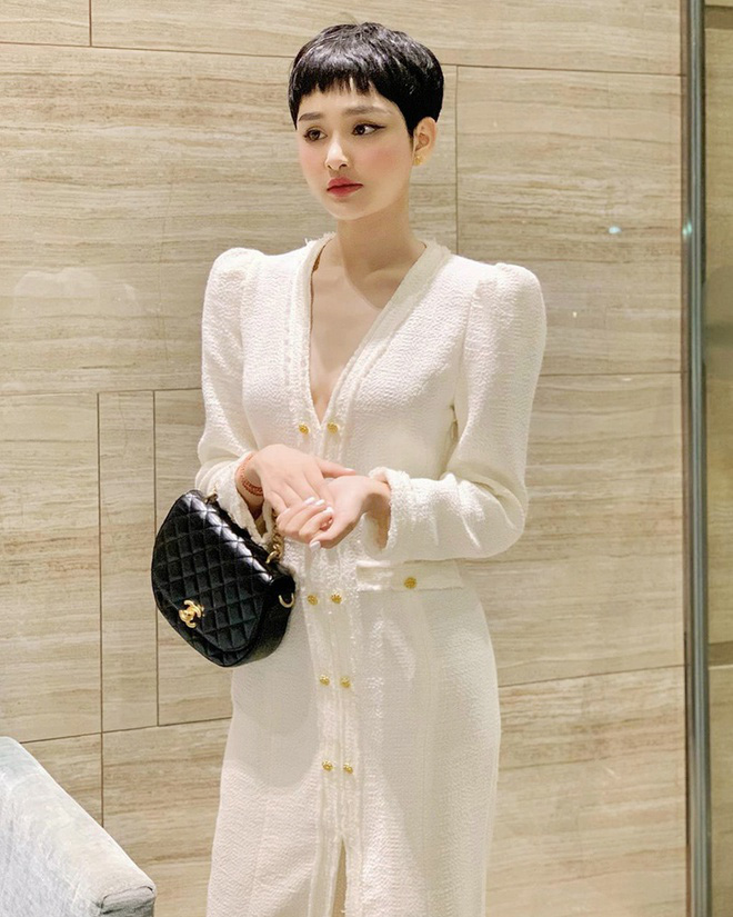 Tình duyên đầy tai tiếng của Hiền Hồ: Vướng nghi vấn gài Soobin Hoàng Sơn, sốc nhất là hình ảnh sát rạt tình tứ bên đại gia U60! - Ảnh 9. Tình duyên đầy tai tiếng của Hiền Hồ: Vướng nghi vấn gài Soobin Hoàng Sơn, sốc nhất là hình ảnh sát rạt tình tứ bên đại gia U60! - Ảnh 9.