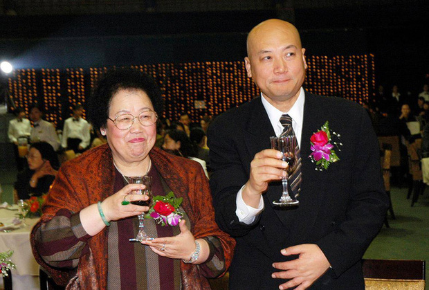 Revealing the life of Tang Tang's proud son-in-law: The billionaire's wife over 11 years old declared 3 regulations, 32 years did not dare to joke a word - Photo 10.